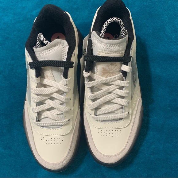 REEBOK CARDI CLUB C DOUBLE Chalk Core Black Gold - Picture 2 of 7